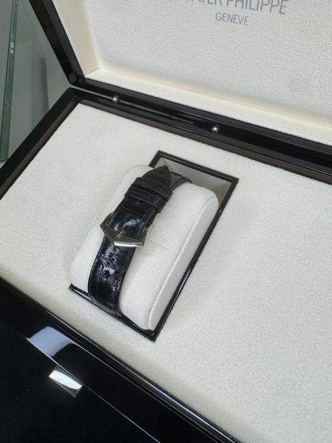 Patek Philippe Calatrava 5227G-010 Image 3